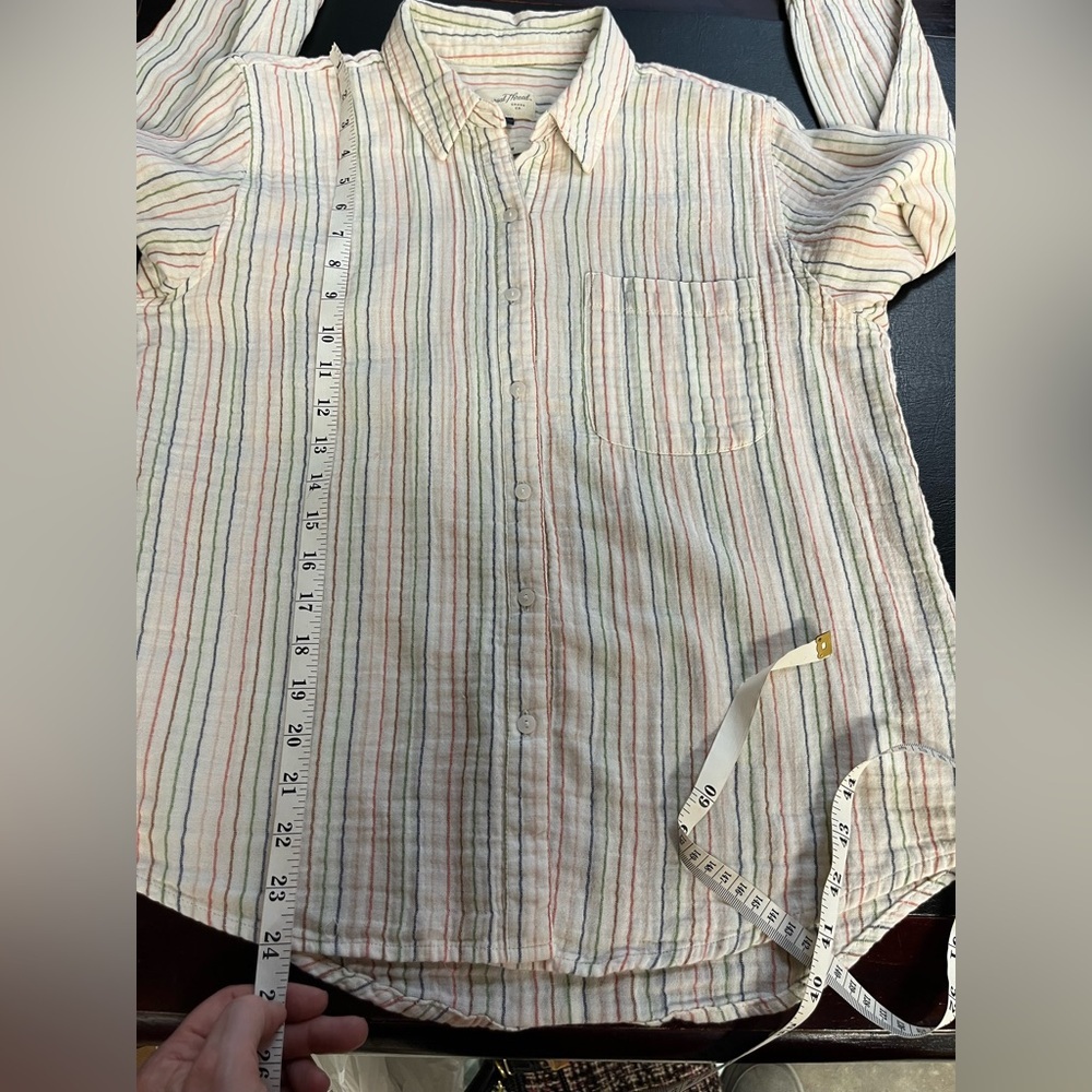 Universal Thread button down size medium - Picture 8 of 8